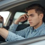 Novas regras nacionais para tirar a CNH em 2026, com mudanças no processo de habilitação, custos e planejamento financeiro para motoristas no Brasil.