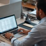 organização de contas mensais e planejamento financeiro pessoal